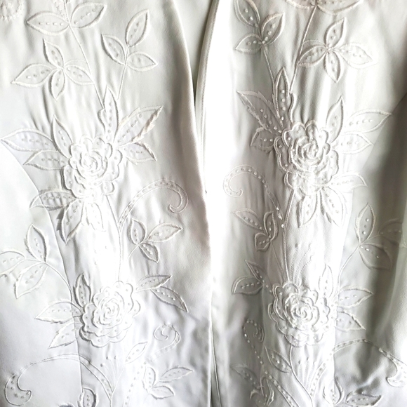 WHITE 2-PIECE SKIRT SUIT SIZE 22W. - Picture 3 of 6